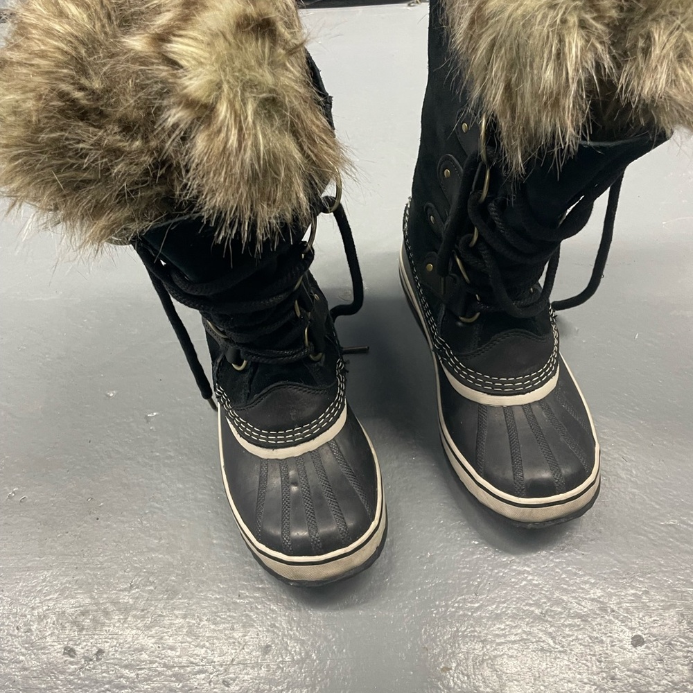 Sorel Black and Tan Fur-Trimmed Winter Boots
